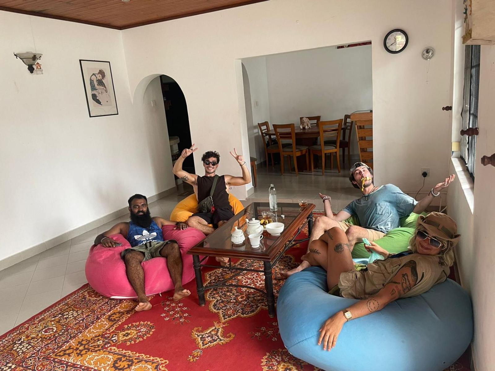 Sky Hostel Негомбо Экстерьер фото